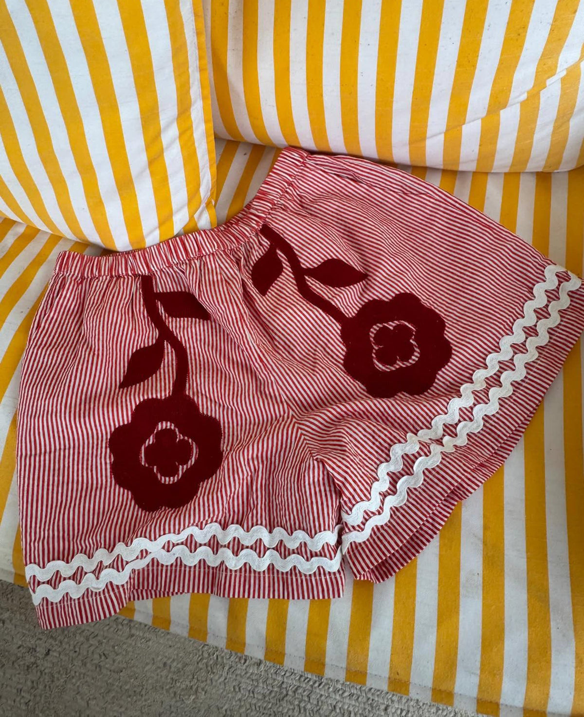 Pantalones cortos Abelone - Flor roja